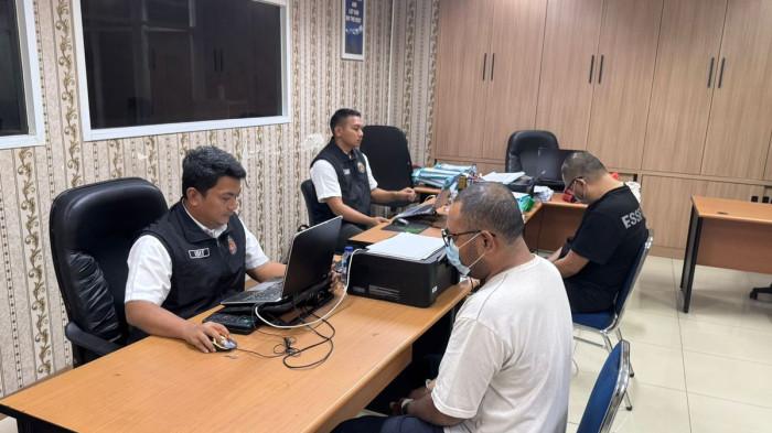 TIGA DEBT COLLECTOR - Tiga debt collector ditangkap Polresta Bandara Soekarno-Hatta usai merampas mobil milik taksi online.(Dok Humas Polresta Bandara Soekarno-Hatta.)