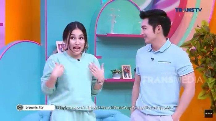 Pakai Baju Senada, Ayu Ting Ting Buat Nicky Tirta Salah Tingkah
