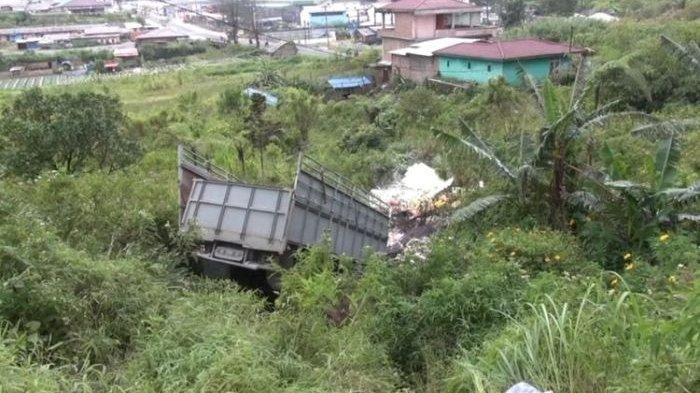 Diduga Rem Blong, Truk Terperosok ke Jurang di Berastagi, Sopir Tewas
