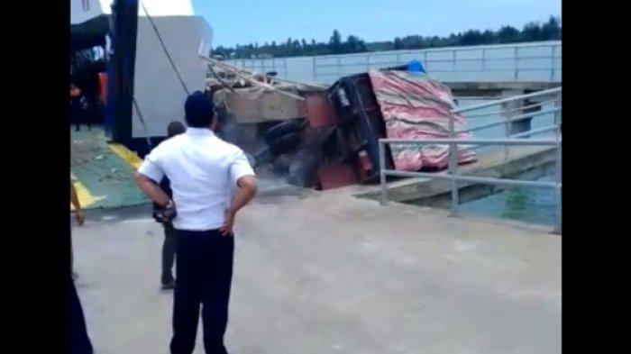 Polisi Selidiki Truk Terjun ke Laut di Dermaga Kuala Bubon