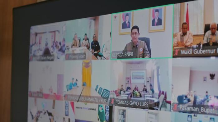 Wakil Gubernur Aceh, Fadlullah, SE didampingi Asisten administrasi Umum Setda Aceh, Dr. A. Murtala., M. Si, dan SKPA Terkait lainya mengikuti rapat sosialisasi  tentang penyesuaian TKD tahun 2026 Dalam APBD bagi Daerah terdampak Bencana dengan Mendagri, TiTo Karnavian secara Zoom dj ruang Rapat Asisten III Setda Aceh, Banda Aceh, 5/3/2026