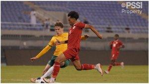 Aksi-pemain-Timnas-Indonesia-U17-saat-menghadapi-Australia-di-Kualifikasi-Piala-Asia-U17-2025.jpg