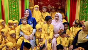 Bunda-Ana-Bersama-Murid-PAUD.jpg