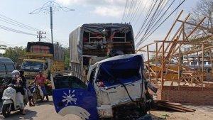 Isuzu-Traga-Tabrak-GranMax.jpg