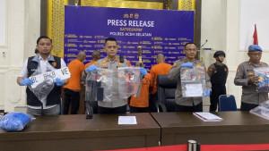 Kapolres-Aceh-Selatan-saat-konferensi-pers-1.jpg