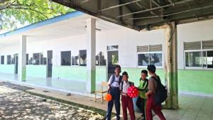 Kondisi-bangunan-ruangan-sekolah-yang-telah-hancur-di-SMPN-6-Meureubo.jpg