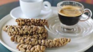 Luwak-dan-biji-kopi-matang-yang-disukailuwak.jpg
