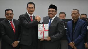 MENYAMPAIKAN-NOTA-KEUANGAN.jpg
