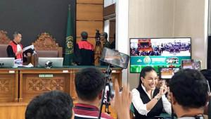 Nikita-Mirzani-usai-menjalani-sidang-tuntutan-di-Pengadilan-Negeri-Jakarta-Selatan.jpg