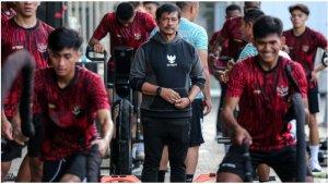 Pelatih-Indra-Sjafri-memimpin-latihan-Timnas-U20-Indonesia.jpg