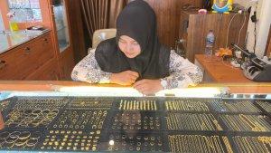 Pemilik-Usaha-Toko-Emas-Rahmat.jpg