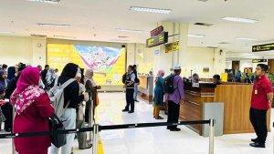 Petugas-Imigrasi-Banda-Aceh-melakukan-pengawasan-di-Bandara-SIM-Aceh-Besar.jpg