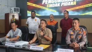 Polisi-saat-merilis-kasus-dukun-cabul-di-Lampung-Selatan.jpg