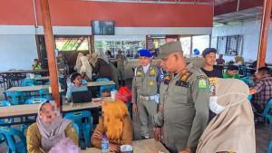 Satpol-PP-dan-WH-Aceh-razia-ASN-yang-nongkrong-di-warkop-saat-jam-dinas.jpg