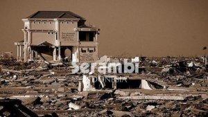 Satu-satunya-rumah-yang-tersisa-di-Desa-Lambung-saat-tsunami-Aceh-26-Desember-2004-itu.jpg