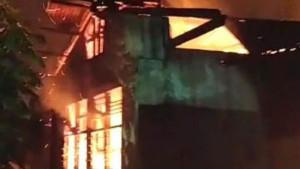 Satu-unit-rumah-milik-Nek-Umar-70-warga-Gampong-Keude-Aron-Kecamatan-Kaway-XVI-terbakar.jpg