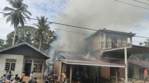 Satu-unit-rumah-milik-Raski-45-seorang-petani-di-Gampong-Iee-Jeureuneh-Aceh-Selatan-terbakar.jpg