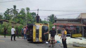 Satu-unit-truk-Colt-Diesel-terbalik-di-kawasan-Simpang-Mamplam-Bireuen.jpg