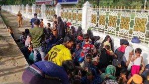 Seratusan-lebih-warga-Rohingya-yang-mendarat-di-pesisir-Aceh-Besar.jpg