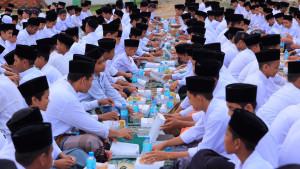 Syukuran-Milad-ke-7-ASAR-Humanity-Bagikan-1500-Paket-Hot-Meals.jpg