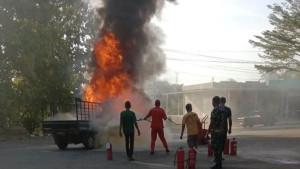 mobil-pick-up-yang-terbakar-di-SPBU-Alue-Glong-Aceh-Besar.jpg