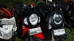 ujuh-unit-sepeda-motor-sepmor-mengalami-kerusakan-setelah-diseruduk-Honda-Brio.jpg