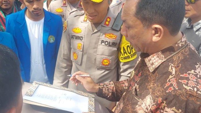 Aliansi-mahasiswa-desak-pemkab-untuk-atasi-rohingya-di-Bireuen.jpg