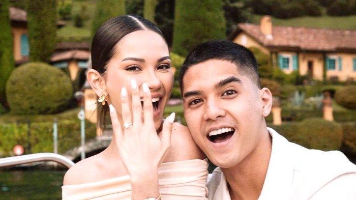 Alyssa-Daguise-pamer-cincin-usai-dilamar-Al-Ghazali-di-Italia.jpg