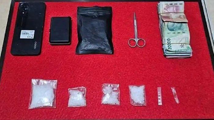 Barang-bukti-BB-sabu-sabu-sebanyak-4-paket-seberat-2915-gram-yang-disita-polisi.jpg