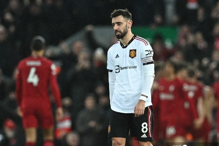 Bruno-Fernandes-berjalan-kaki-lemas-saat-Man-United-kalah-0-7-dari-Liverpool.jpg