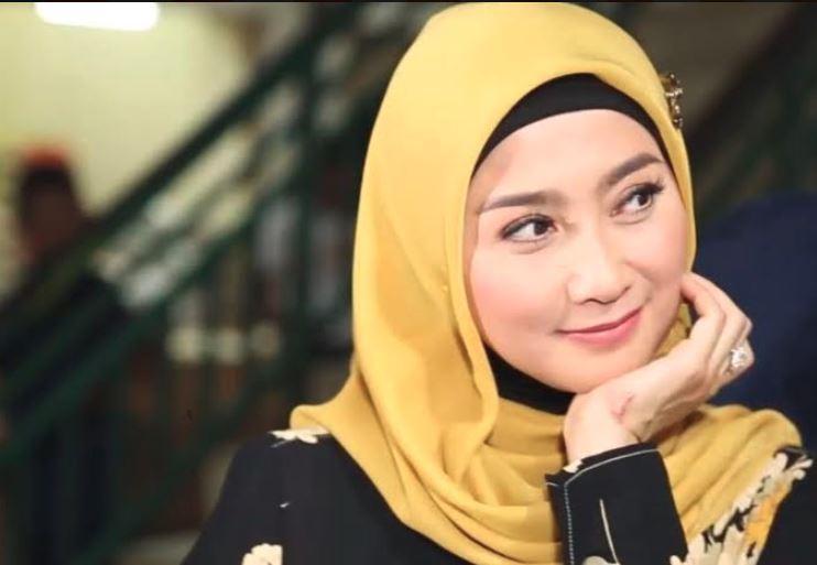 Desy-Ratnasari-98.jpg
