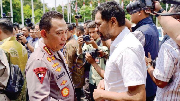 Gubernur-Aceh-Muzakir-Manaf-alias-Mualem-berbincang-dengan-Kapolri-Listyo-Sigit-Prabowo.jpg