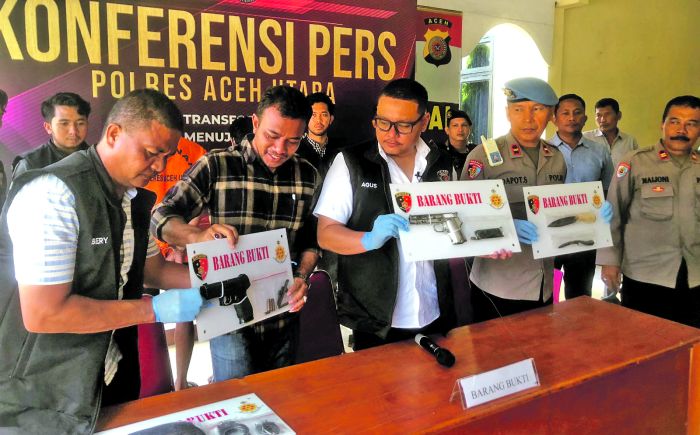 Kasat-Reskrim-Polres-Aceh-Utara-konferensi-pers-tentang-senpi-rakitan.jpg