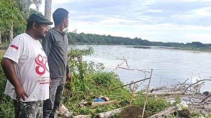 Keuchik-Gampong-Cot-Kumbang-meninjau-langsung-kondisi-Danau-Cot-Kala.jpg