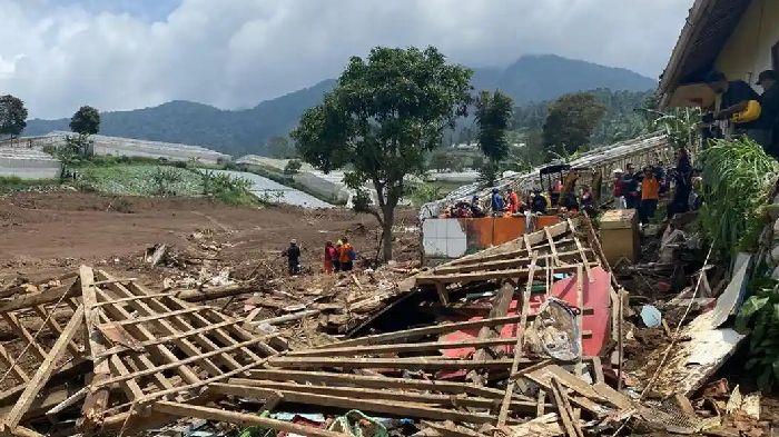 Kondisi-lokasi-tanah-longsor-di-Desa-Pasirlangu-Kecamatan-CisaruaBandung-Barat.jpg