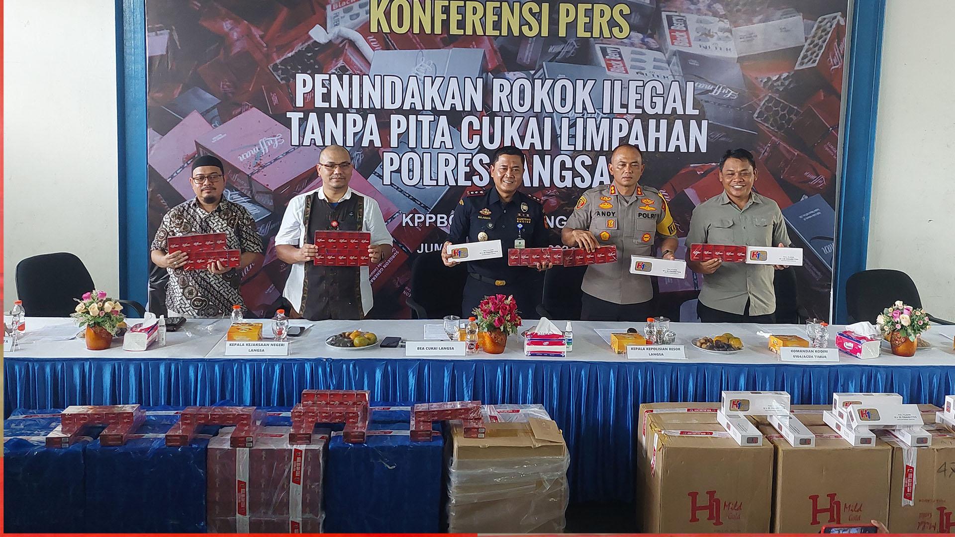 Konferensi-Pers-Bea-Cukai-Langsa.jpg