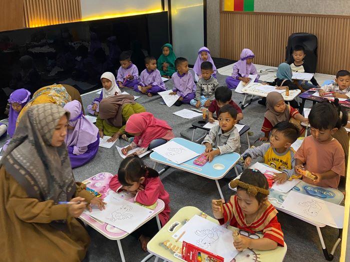 Carianya Anak-anak di Takengon Ikut Lomba Mewarnai Kutaradja Fried Chiken