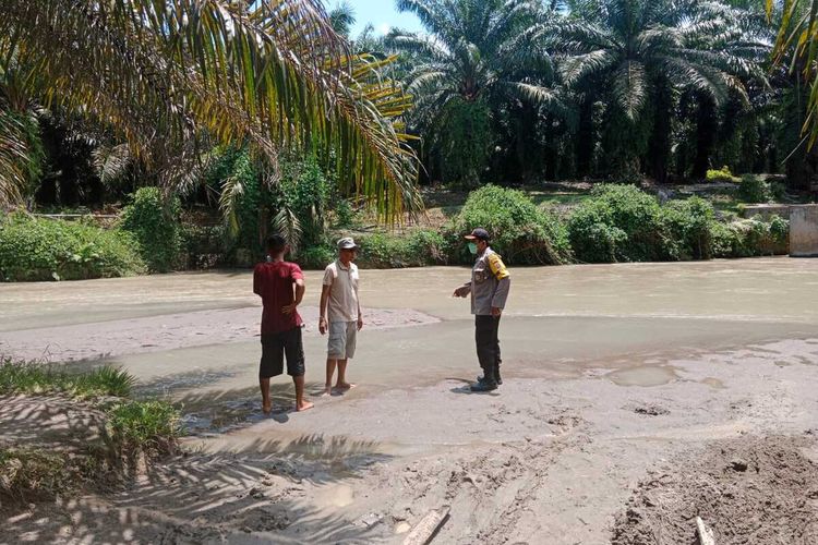 Lokasi-awal-korban-hanyut-saat-mencuci-truk-pengangkut-sampah-di-Sungai-Kasindir.jpg