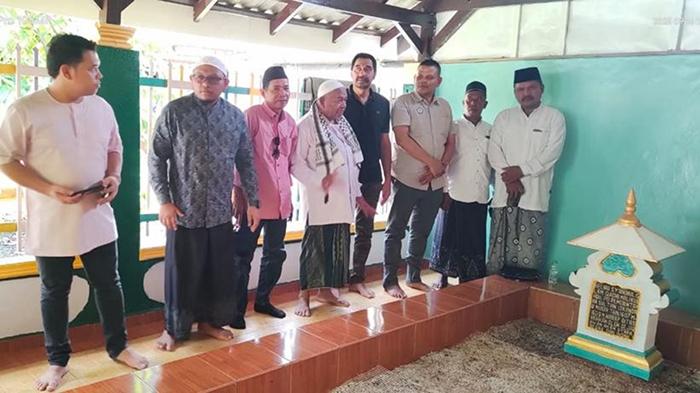 Mualem dan Abu Paya Pasi Berziarah ke Makam Syeikh Syamsuddin As-Sumatrani di Malaysia