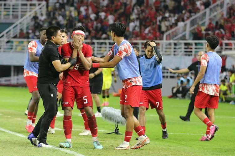 Muhammad-Alfharezzi-Buffon-merayakan-gol-bersama-rekan-rekannya.jpg