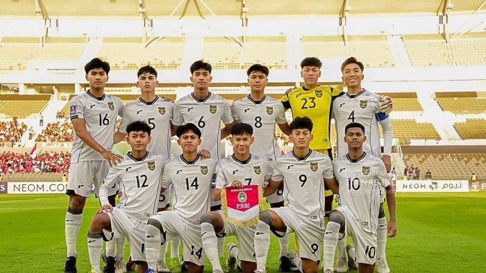 Para-pemain-Timnas-U17-Indonesia-berfoto-bersama-di-Piala-Asia-U17-2025-002.jpg