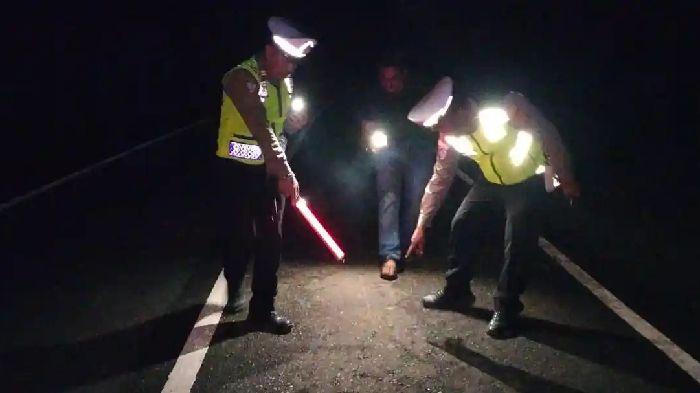 Personel-Satlantas-Polres-Lhokseumawe-melakukan-olah-TKP-Kecelakaan-lalu-lintas-di-ruas-Jalan-KKA.jpg
