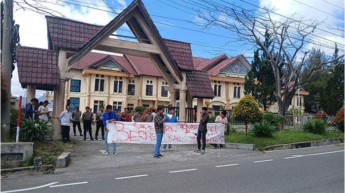 Puluhan-masyarakat-gayo-menggeruduk-kantor-DPRK-Bener-Meriah.jpg