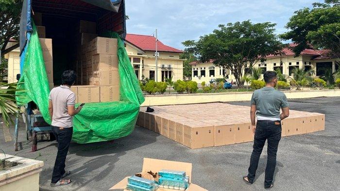Rokok-ilegal-hasil-tangkapan-Polres-Aceh-Tamiang-diserahkan-kepada-pihak-Bea-Cukai-Langsa.jpg