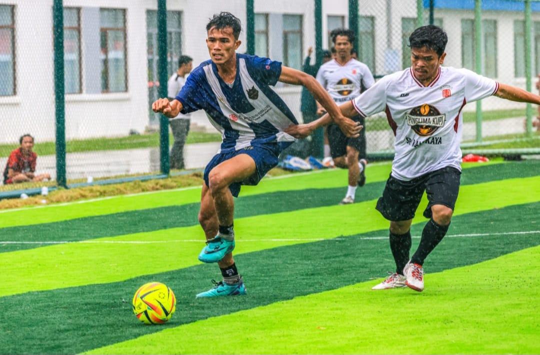 SALING-MENGEJAR-BOLA-DI-TURNAMEN-FUTSA.jpg
