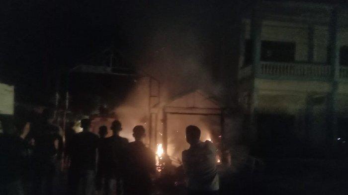 Satu-unit-kios-pangkas-di-Kecamatan-Julok-Aceh-Timur-terbakar.jpg