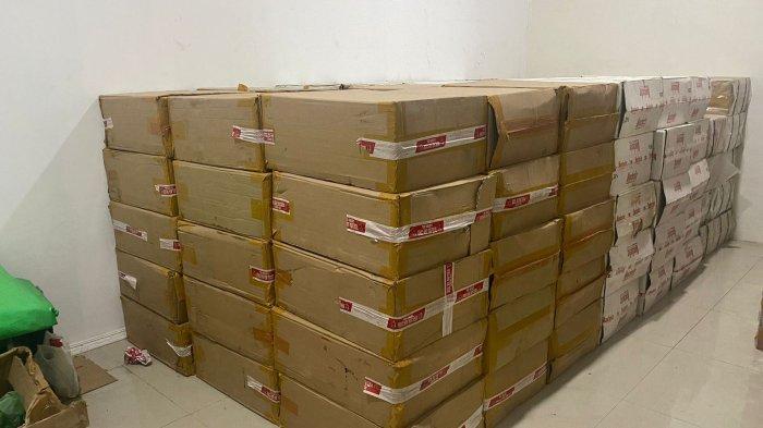 Sebanyak-119-kotak-rokok-ilegal-saat-ini-diamankan-di-Kantor-Bea-Cukai-Langsa.jpg
