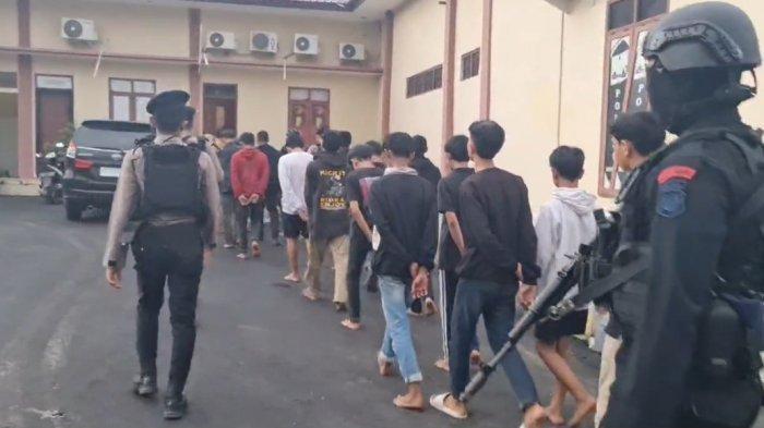 Sebanyak-18-remaja-masih-dibawah-umur-diamankan-ke-Polres-Bireuen.jpg
