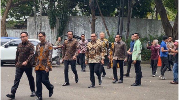 Sejumlah-tokoh-yang-mendatangi-rumah-Presiden-terpilih-RI-Prabowo-Subianto.jpg