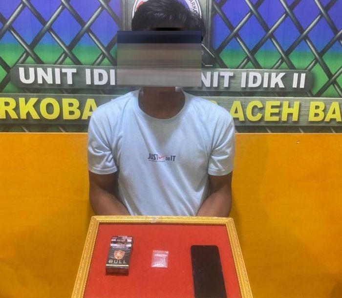 Terduga-pelaku-berinisial-A-warga-Lueng-Keubeu-Jagat-ditangkap-dalam-kasus-sabu.jpg